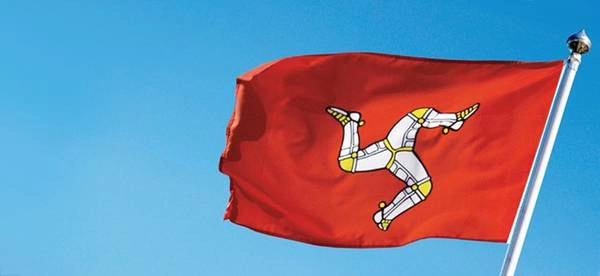 Nằm giữa Great Britain và Ireland, đảo Man là khu tự trị phụ thuộc hoàng gia Anh, nổi tiếng với lá cờ lạ lùng. Nằm giữa Great Britain và Ireland, đảo Man là khu tự trị phụ thuộc hoàng gia Anh, nổi tiếng với lá cờ lạ lùng.