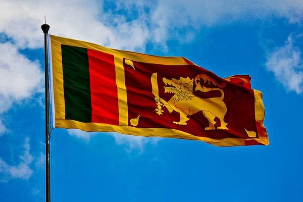 Biểu tượng nổi bật nhất trên quốc kỳ của Sri Lanka là một con sư tử vàng cầm kiếm kastane. Biểu tượng nổi bật nhất trên quốc kỳ của Sri Lanka là một con sư tử vàng cầm kiếm kastane.