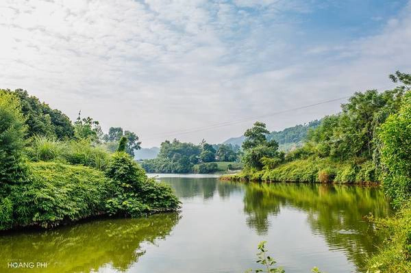 Rời những đồi chè bạt ngàn, du khách có thể ghé thăm khu du lịch sinh thái nổi tiếng nhất của Thài Nguyên - hồ Núi Cốc.