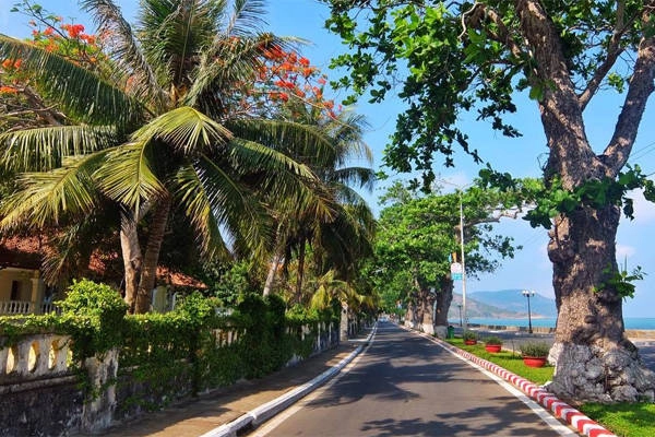 Phố vắng Côn Sơn. 