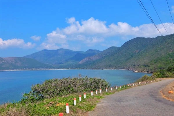 binh-yen-bien-troi-con-dao-ivivu-9