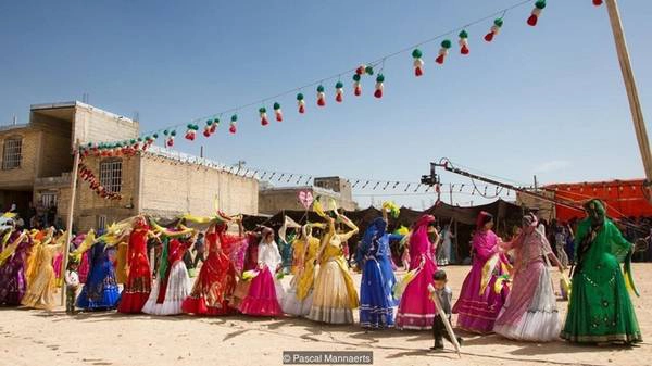  Người Qashqai vẫn tận dụng các dịp lễ hội để tụ họp với nhau và phô diễn các điệu nhảy truyền thống của dân tộc mình. 