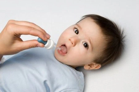 bổ sung vitamin cho bé theo tháng tuổi