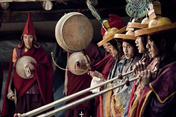 Người dân từ khắp vùng Mustang sẽ mặc quần áo đẹp nhất về Lo Manthang dự hội. Vào mùa hè, nơi đây tổ chức lễ hội ngựa Yarlung với các cuộc đua, vũ điệu, rượu ngon và nhiều hoạt động hấp dẫn. Người dân từ khắp vùng Mustang sẽ mặc quần áo đẹp nhất về Lo Manthang dự hội. Vào mùa hè, nơi đây tổ chức lễ hội ngựa Yarlung với các cuộc đua, vũ điệu, rượu ngon và nhiều hoạt động hấp dẫn.