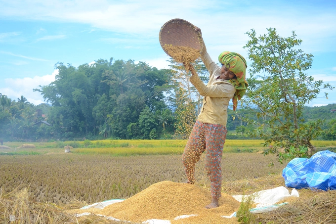 Các điểm du lịch nổi tiếng thường nằm xa trung tâm. Phương tiện di chuyển thuận tiện nhất để đi thăm thú là xe máy. Các điểm lưu trú luôn có dịch vụ cho thuê xe, giá tính theo ngày.