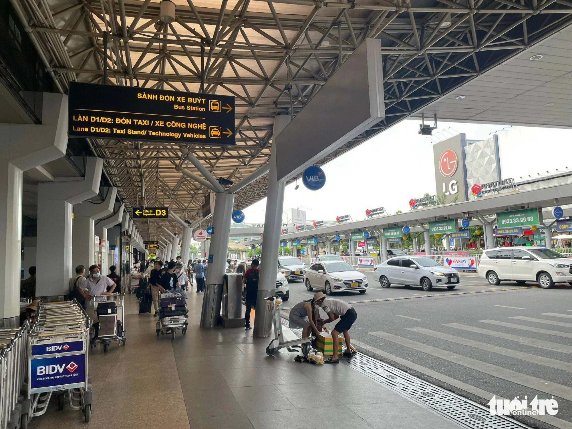 Sân bay Tân Sơn Nhất . Ảnh: Châu Tuấn/Báo Tuổi Trẻ online.