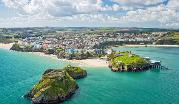 Pembrokeshire nhỏ nhắn, tĩnh lặng và êm đềm. Pembrokeshire nhỏ nhắn, tĩnh lặng và êm đềm.