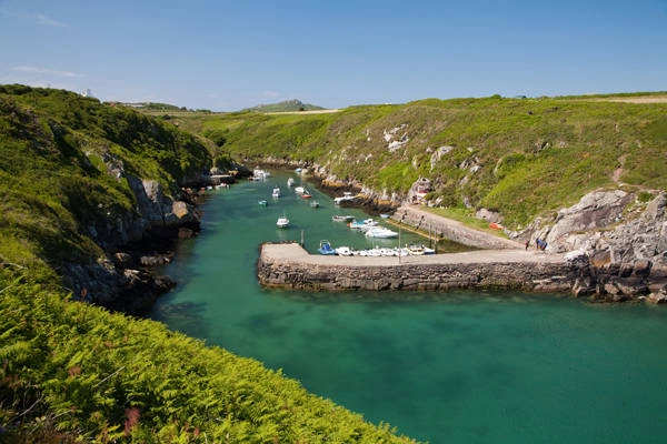 Pembrokeshire nhỏ nhắn, tĩnh lặng và êm đềm.