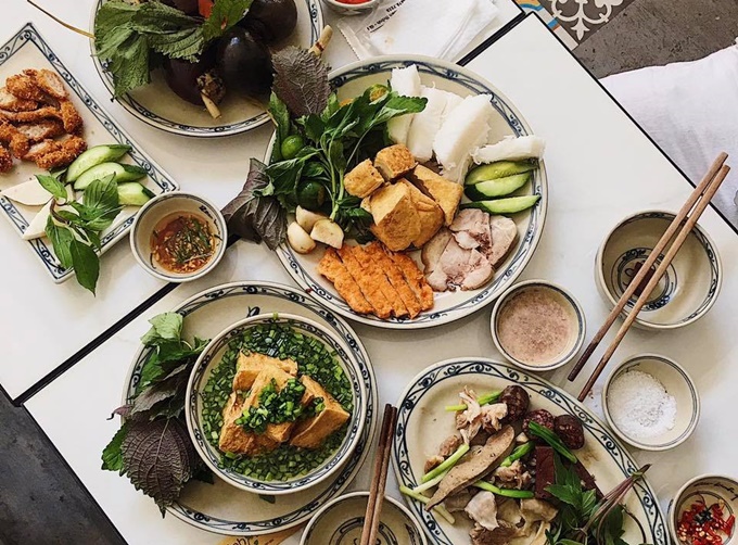bon-quan-do-an-bac-cua-sao-viet-giua-sai-gon-ivivu-2