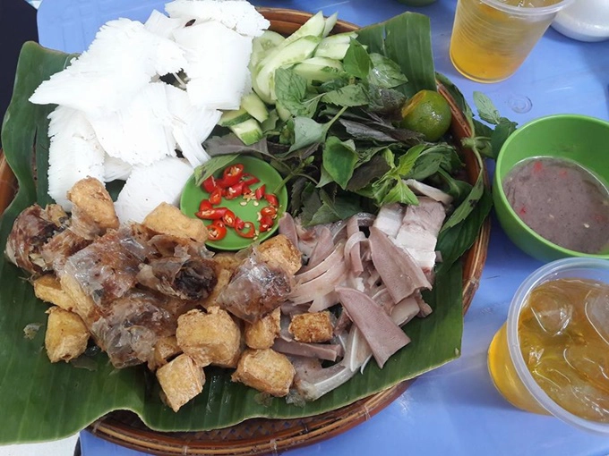 bon-quan-do-an-bac-cua-sao-viet-giua-sai-gon-ivivu-3