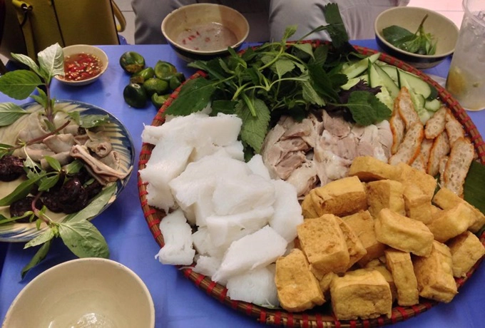 bon-quan-do-an-bac-cua-sao-viet-giua-sai-gon-ivivu-4