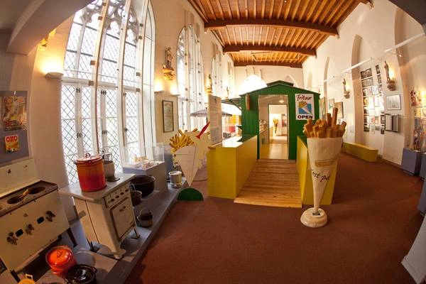 Bảo tàng Frietmuseum dành riêng cho món khoai tây chiên, còn bảo tàng Choco-Story chuyên về chocolate. Bảo tàng Frietmuseum dành riêng cho món khoai tây chiên, còn bảo tàng Choco-Story chuyên về chocolate.