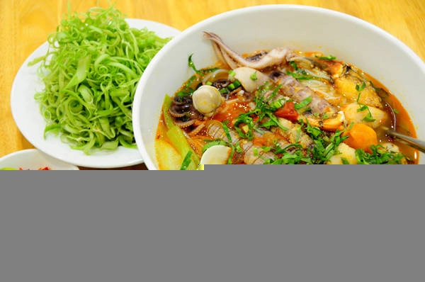 Bún bề bề Sài Gòn ăn kèm rau muống bào và chén muốn tiêu chanh. Tô bún chất lượng có giá từ 40.000 đồng đến 60.000 đồng. Không chỉ có bề bề, nhiều quán còn có cả thịt cua và càng cua. Thực khách có thể tìm ăn tại các quán trên đường Hoa Lan (Phú Nhuận) hoặc Nguyễn Thị Thập (quận 7). Bún bề bề Sài Gòn ăn kèm rau muống bào và chén muốn tiêu chanh. Tô bún chất lượng có giá từ 40.000 đồng đến 60.000 đồng. Không chỉ có bề bề, nhiều quán còn có cả thịt cua và càng cua. Thực khách có thể tìm ăn tại các quán trên đường Hoa Lan (Phú Nhuận) hoặc Nguyễn Thị Thập (quận 7).