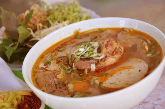 Bún bò Huế - iVIVU.com 