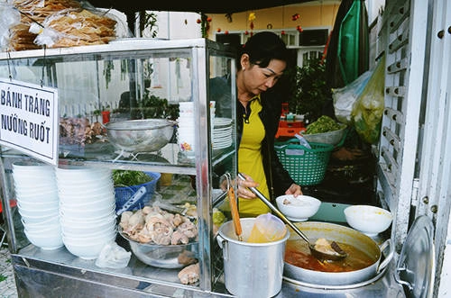 Quán bún bò Huế nằm trên đường Ba tháng Tư là một trong những địa chỉ bạn nên ghé chân thử qua khi đến Đà Lạt. Ảnh: Phong Vinh.