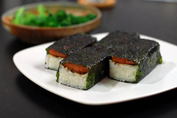 Spam musubi , Hawaii (Mỹ)