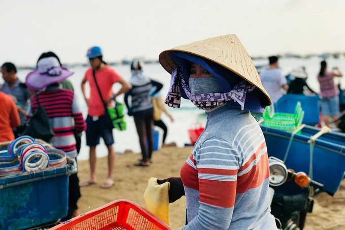 Giá trên đảo rẻ hơn so với chợ trên đất liền nên bạn yên tâm mua mà không cần mặc cả.