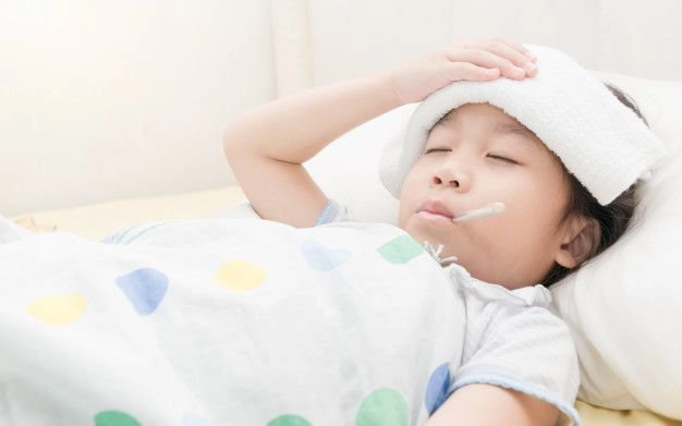cách hạ sốt nhanh cho trẻ