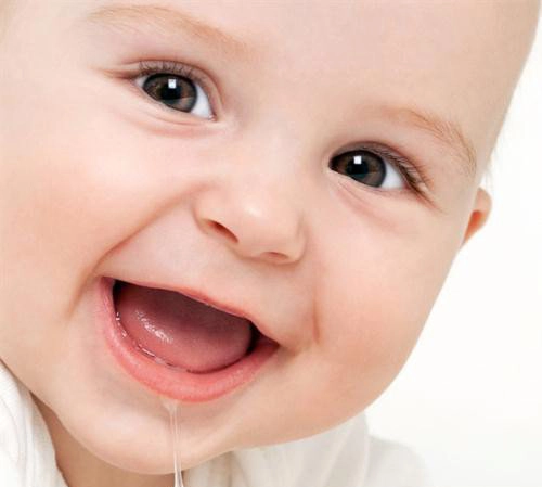Chảy dãi là một biểu hiện của trẻ chuẩn bị mọc răng