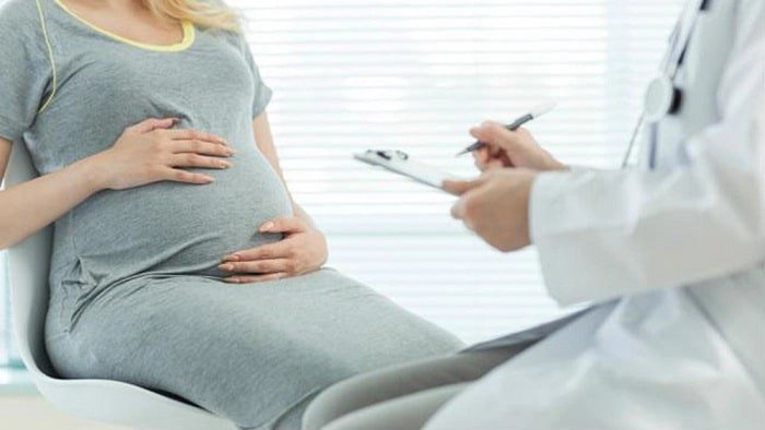 Cần thăm khám kỹ lương khi điều trị u nang buồng trứng khi mang thai