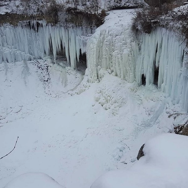 Không chỉ thác Niagara ở biên giới Mỹ - Canada mà ngay cả thác Minnehaha trong công viên Minnehaha Park (Minneapolis, Minnesota) cũng trở thành vương quốc băng giá. Không chỉ thác Niagara ở biên giới Mỹ - Canada mà ngay cả thác Minnehaha trong công viên Minnehaha Park (Minneapolis, Minnesota) cũng trở thành vương quốc băng giá.
