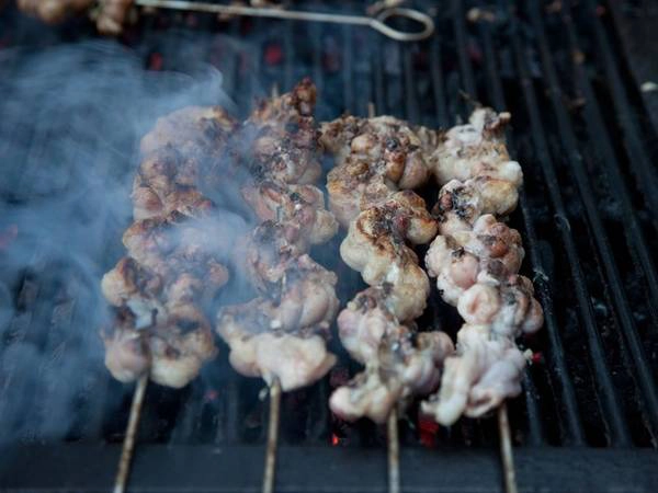 Bạn có thể đã bắt gặp thịt xiên ở rất nhiều nước, và ở Italy cũng vậy. Stigghiola là ruột cừu, dê hoặc gà ướp muối, xiên que rồi nướng lên. Món ăn này có phiên bản na ná ở Bắc Kinh, Argentina, Urugay và Thổ Nhĩ Kỳ. Bạn có thể đã bắt gặp thịt xiên ở rất nhiều nước, và ở Italy cũng vậy. Stigghiola là ruột cừu, dê hoặc gà ướp muối, xiên que rồi nướng lên. Món ăn này có phiên bản na ná ở Bắc Kinh, Argentina, Urugay và Thổ Nhĩ Kỳ.