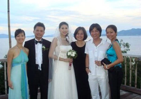 Ảnh cưới hiếm hoi của hoa hậu Hà Kiều Anh. Ảnh cưới hiếm hoi của hoa hậu Hà Kiều Anh.