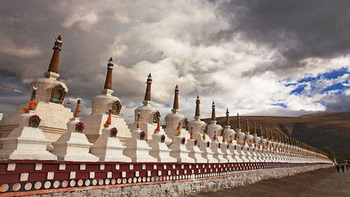 Nơi yên nghỉ của các vị Lạt Ma theo hình thức tháp táng. Ảnh: Tibet Vista. Nơi yên nghỉ của các vị Lạt Ma theo hình thức tháp táng. Ảnh: Tibet Vista.