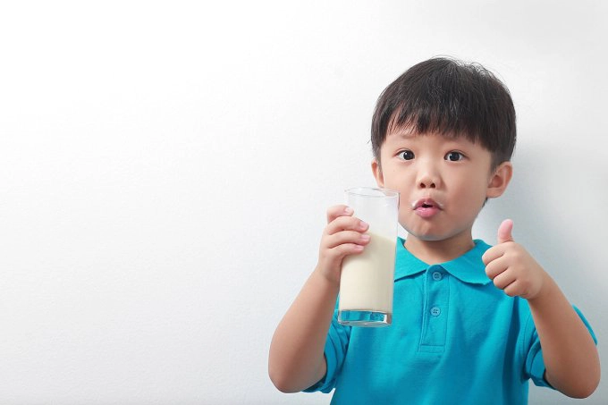vitamin cho trẻ dậy thì canxi cho trẻ dậy thì
