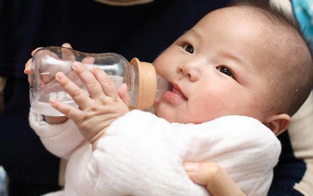 mẹo chữa táo bón cho trẻ sơ sinh
