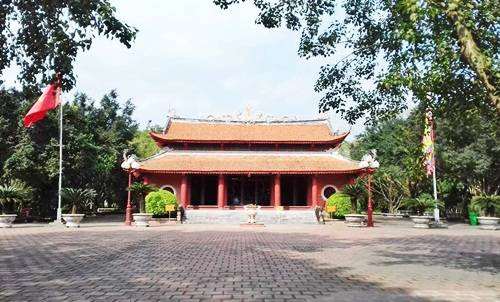 Khuôn viên đền An Sinh. Khuôn viên đền An Sinh.
