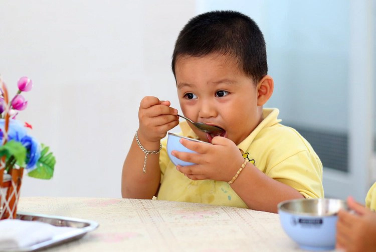 giúp bé ăn ngon hơn