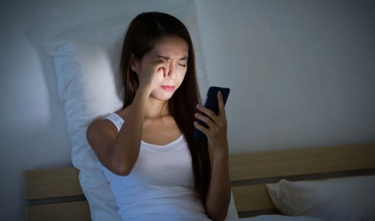 dùng điện thoại quá nhiều