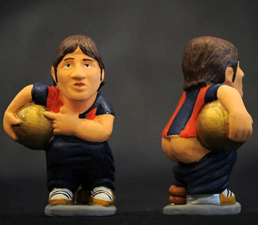 ivivu-caganer-tuc-le-sieu-hom-hinh