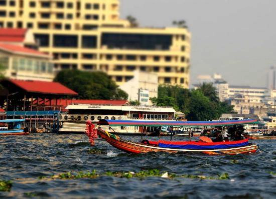 Tàu trên sông Chao Praya