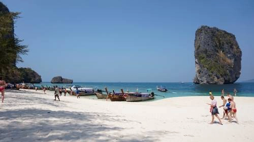 Khá nhiều du khách nước ngoài đến với Krabi.