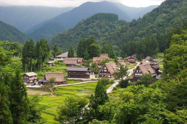 Gokayama-Toyama-Prefecture-Ivivu