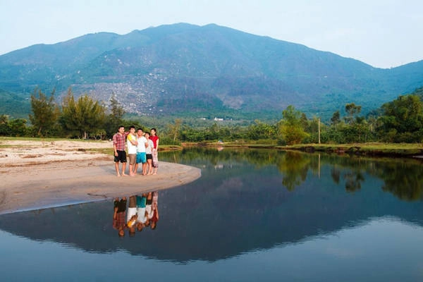 Nếu có thời gian, bạn nên chọn bãi Xoan để hạ trại. Bãi này xa nhất, nhưng cũng là bãi đẹp và hoang sơ nhất. Nếu có thời gian, bạn nên chọn bãi Xoan để hạ trại. Bãi này xa nhất, nhưng cũng là bãi đẹp và hoang sơ nhất.