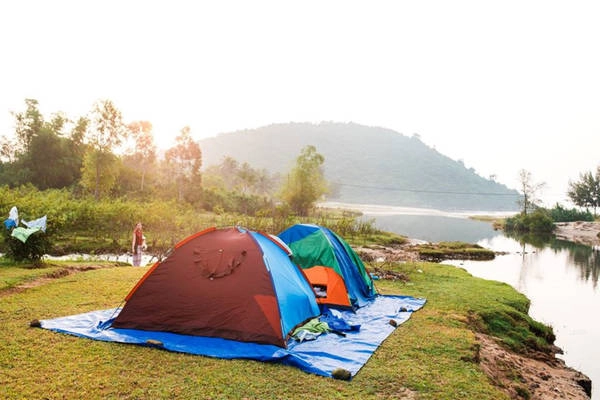 Để cắm trại qua đêm, các bạn nên chú ý mang đầy đủ lương thực và nước uống, cũng như dụng cụ nấu nướng. Để cắm trại qua đêm, các bạn nên chú ý mang đầy đủ lương thực và nước uống, cũng như dụng cụ nấu nướng.