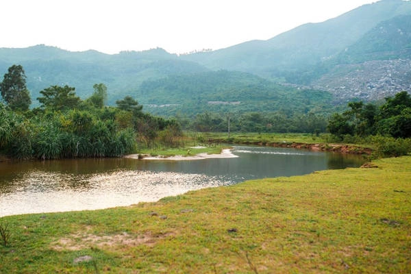 Làng Vân có 3 bãi chính mà bạn có thể cắm trại được, đó là bãi Dừa, bãi Chính và bãi Xoan. Tại đây có nhiều bãi đất trống, bằng phẳng để hạ trại, tắm biển, hái dừa, bắt cua ốc... Làng Vân có 3 bãi chính mà bạn có thể cắm trại được, đó là bãi Dừa, bãi Chính và bãi Xoan. Tại đây có nhiều bãi đất trống, bằng phẳng để hạ trại, tắm biển, hái dừa, bắt cua ốc...