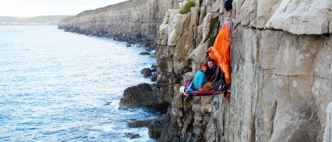 1-Cliff-camping-portaledge-fea-9366-4827-1644035908