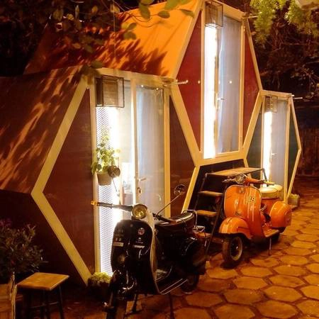 Đặc biệt chủ của Beezone là những dân mê phượt nên bạn sẽ gom góp được khá nhiều kinh nghiệm, kiến thức đi phượt về các cung đường trải dọc từ Buôn Ma Thuột cho đến tận ngoài bắc. Ảnh: Huu Bui Đặc biệt chủ của Beezone là những dân mê phượt nên bạn sẽ gom góp được khá nhiều kinh nghiệm, kiến thức đi phượt về các cung đường trải dọc từ Buôn Ma Thuột cho đến tận ngoài bắc. Ảnh: Huu Bui
