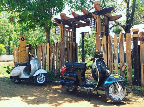 Beezone được thành lập bởi nhóm bạn yêu thích Vespa nên bạn sẽ dễ dàng bắt gặp những chiếc Vespa siêu đẹp cổ cổ, mượn tạo dáng diễn sâu chụp hình sống ảo. Ảnh: FB Beezone Hostel Beezone được thành lập bởi nhóm bạn yêu thích Vespa nên bạn sẽ dễ dàng bắt gặp những chiếc Vespa siêu đẹp cổ cổ, mượn tạo dáng diễn sâu chụp hình sống ảo. Ảnh: FB Beezone Hostel