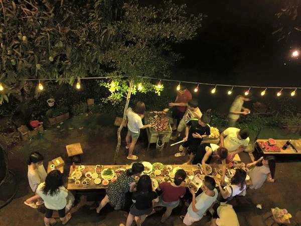 Lý tưởng để trải nghiệm các buổi tiệc nướng ngoài trời cùng bạn bè. Ảnh: FB Beezone Hostel Lý tưởng để trải nghiệm các buổi tiệc nướng ngoài trời cùng bạn bè. Ảnh: FB Beezone Hostel