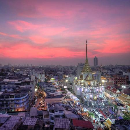 Ngôi đền lung linh khi thành phố lên đèn. Ảnh: michaelfara Ngôi đền lung linh khi thành phố lên đèn. Ảnh: michaelfara