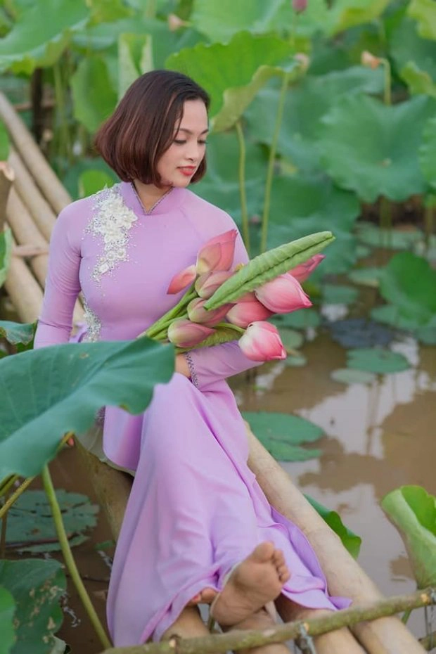 Được biết, đầm sen được trồng và chăm chút cẩn thận trong một thời gian dài. (Ảnh: Bùi Lê Duẩn) Được biết, đầm sen được trồng và chăm chút cẩn thận trong một thời gian dài. (Ảnh: Bùi Lê Duẩn)