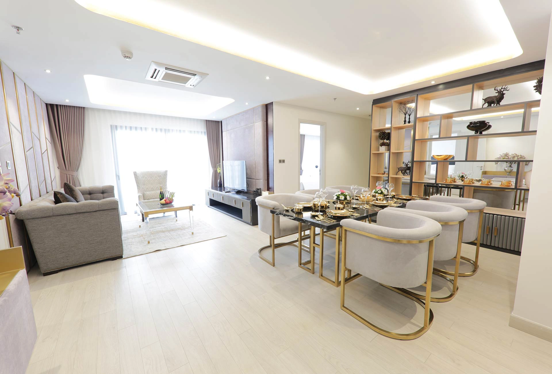 Phòng khách kết hợp liền kề với phòng ăn Phòng khách kết hợp liền kề với phòng ăn