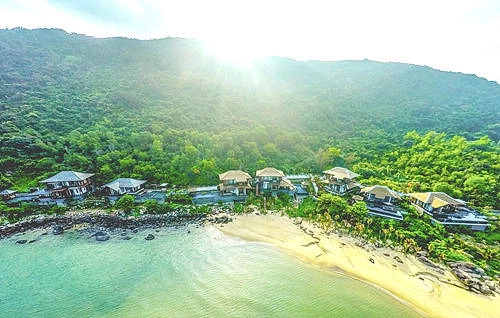 Để trở thành quán quân trong giải thưởng hàng đầu thế giới của ngành du lịch, InterContinnental Danang Sun Peninsula Resort đã vượt qua 10 đối thủ như Amanyara Villas Ayada và Cheval Blanc Randheli, Emirates Palace, Conrad Algarve đến từ các thiên đường nghỉ dưỡng nổi tiếng như Turks & Caicos, Maldives, UAE, Mỹ... Để trở thành quán quân trong giải thưởng hàng đầu thế giới của ngành du lịch, InterContinnental Danang Sun Peninsula Resort đã vượt qua 10 đối thủ như Amanyara Villas Ayada và Cheval Blanc Randheli, Emirates Palace, Conrad Algarve đến từ các thiên đường nghỉ dưỡng nổi tiếng như Turks & Caicos, Maldives, UAE, Mỹ...
