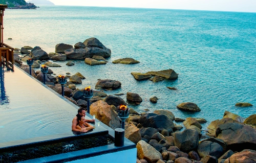 Ông Graham Cooke, Chủ tịch của giải thưởng World Travel Awards nhấn mạnh: “Việc một khu nghỉ dưỡng của Việt Nam tiếp tục được vinh danh cho thấy du lịch Việt Nam đã có nhiều cải thiện và được cộng đồng quốc tế ghi nhận”. Ông Graham Cooke, Chủ tịch của giải thưởng World Travel Awards nhấn mạnh: “Việc một khu nghỉ dưỡng của Việt Nam tiếp tục được vinh danh cho thấy du lịch Việt Nam đã có nhiều cải thiện và được cộng đồng quốc tế ghi nhận”.