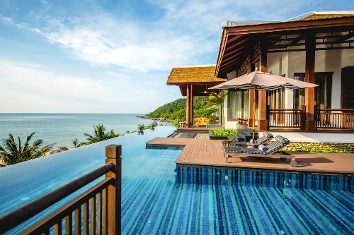 Việc tiếp tục được vinh danh tại giải thưởng danh giá nhất trong ngành công nghiệp du lịch toàn cầu năm 2015 của InterContinental Danang Sun Peninsula Resort đã góp phần quảng bá mạnh mẽ du lịch Việt Nam ra thế giới. Việc tiếp tục được vinh danh tại giải thưởng danh giá nhất trong ngành công nghiệp du lịch toàn cầu năm 2015 của InterContinental Danang Sun Peninsula Resort đã góp phần quảng bá mạnh mẽ du lịch Việt Nam ra thế giới.
